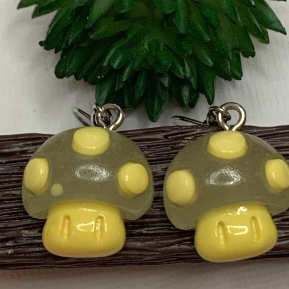 Mushroom Earring, Mario Earring, Gift Idea, Anime Earring, Silly Earring - Picture 2 of 6